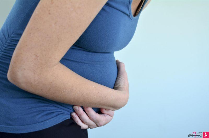ما هي اسباب الم اسفل البطن للحامل في الشهر الخامس وطرق العلاج