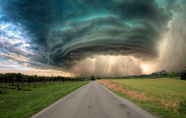 تفسير حلم الإعصار و العواصف في المنام