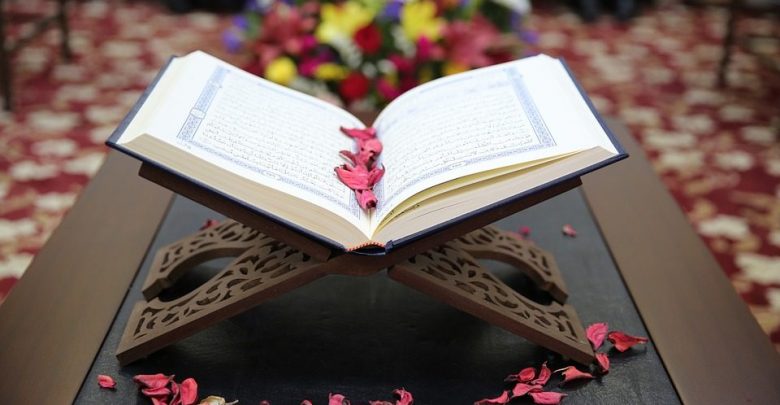 تفسير رؤية القرآن الكريم فى الحلم , معنى قراءة المصحف في المنام , رمز القرآن في المنام