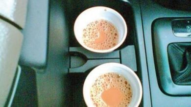 شرب الماء و الشاي اثناء قيادة السيارة يعتبر مخالفة مرورية