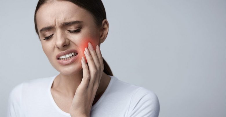 21 وصفة طبيعية لعلاج ألم الأسنان