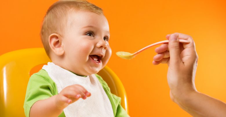 نصائح تغذية الطفل بعمر 6 شهور