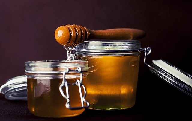 10 وصفات من العسل لتطويل الشعر