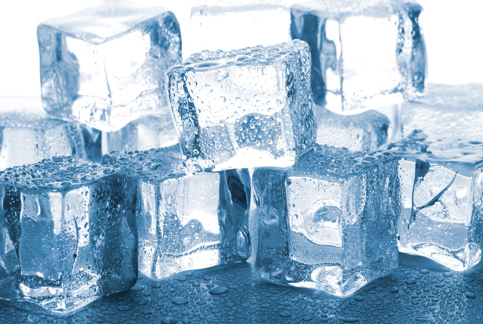 Как думаете на что похож лед. Кубики льда. Кусок льда. Лед. Кусочки льда.