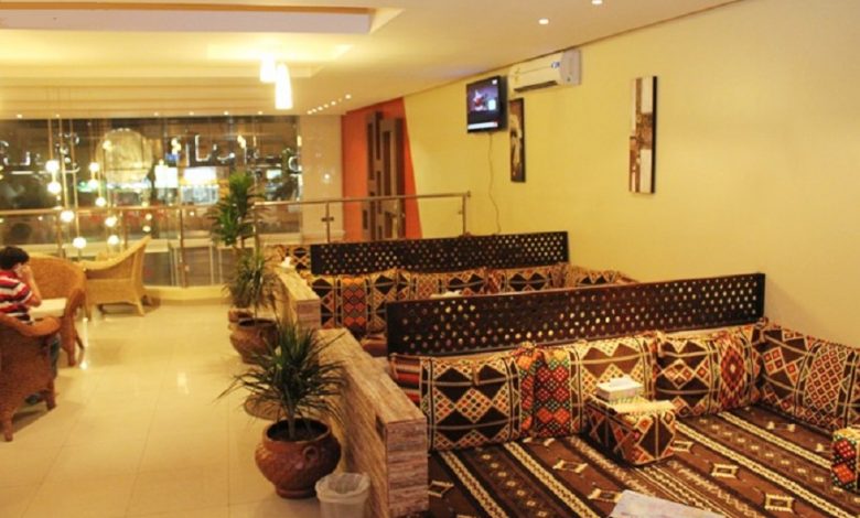 مقهى شبابي في الرياض