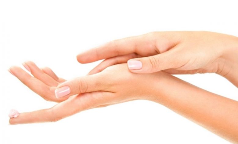 العلاجات المنزلية لجعل اليدين ناعمة