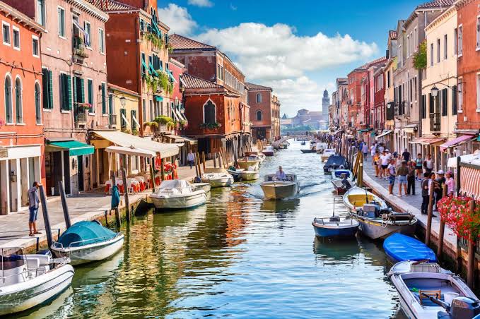 خصائص إيطاليا السياحية