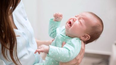 أسباب بكاء الطفل الرضيع