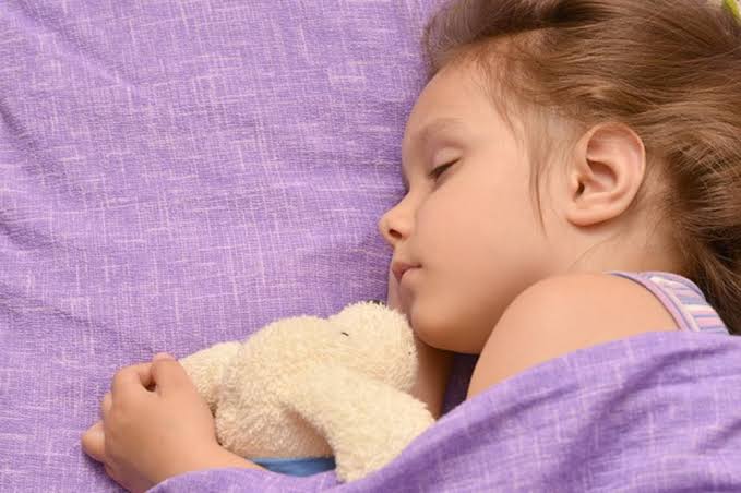 أسباب التبول اللاإرادي المفاجئ عند الأطفال أثناء النوم