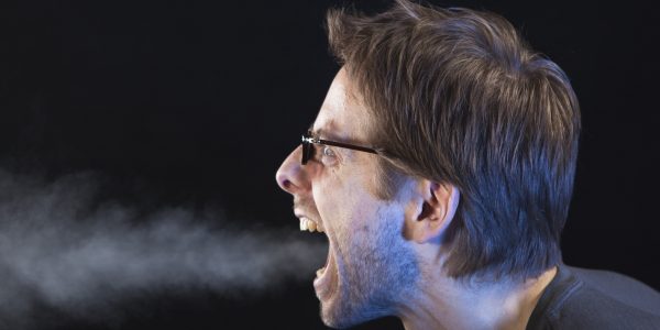 استخدام الهيل للقضاء على رائحة الفم الكريهة