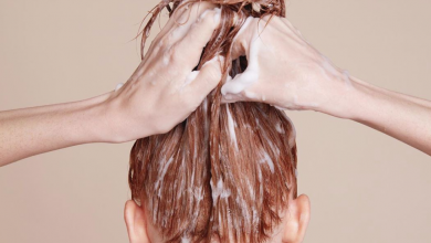 طريقة لتنعيم الشعر في البيت بوصفات سهلة