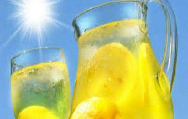 ما هي فوائد عصير الليمون صباحا على الريق