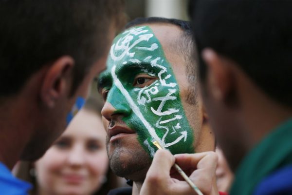 رسم علم السعودية على الوجه